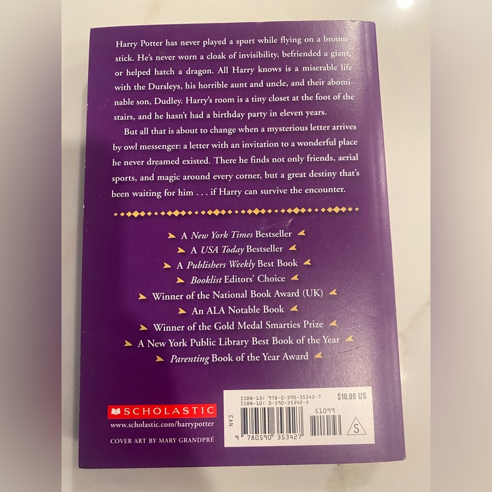 Book- Harry Potter And The Sorcerer’s Stone. Paperback. Very good condition. - Picture 2 of 2